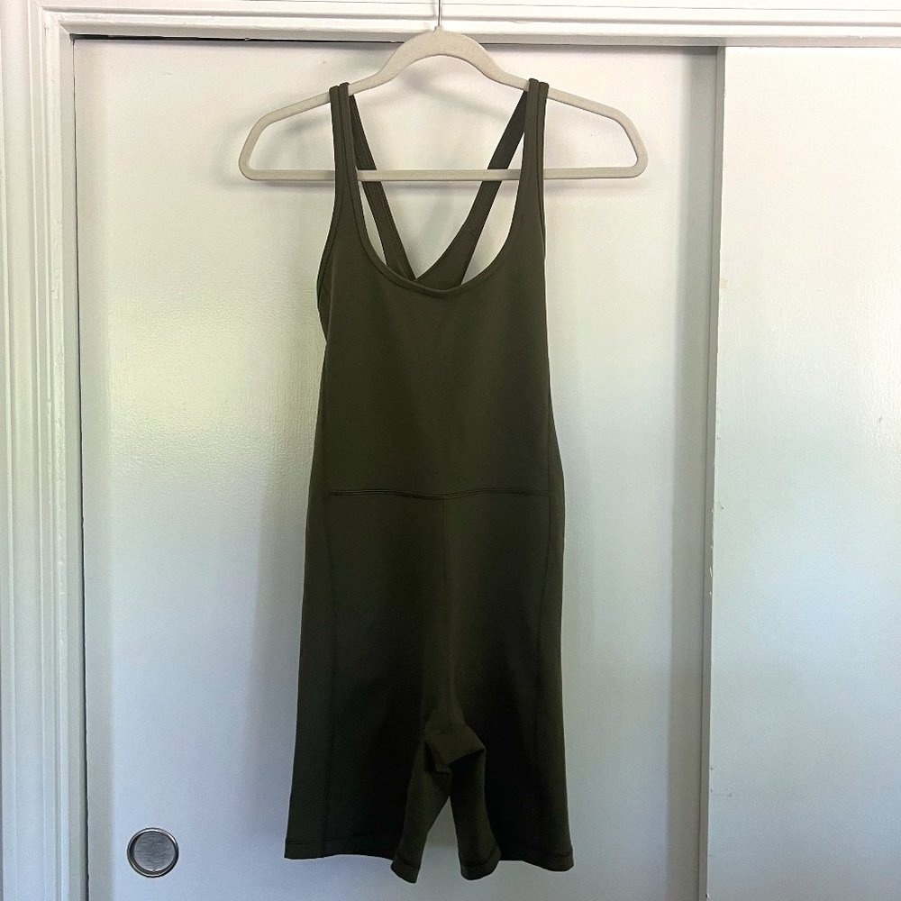 NWOT Aritzia TnAction TNALIFE™ SURGE ROMPER, size L